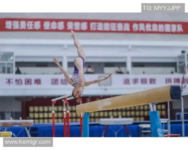 中国体操女队挑战全新高难度动作演练获赞展现惊人实力